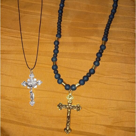 2 cross Necklaces - Picture 4 of 5